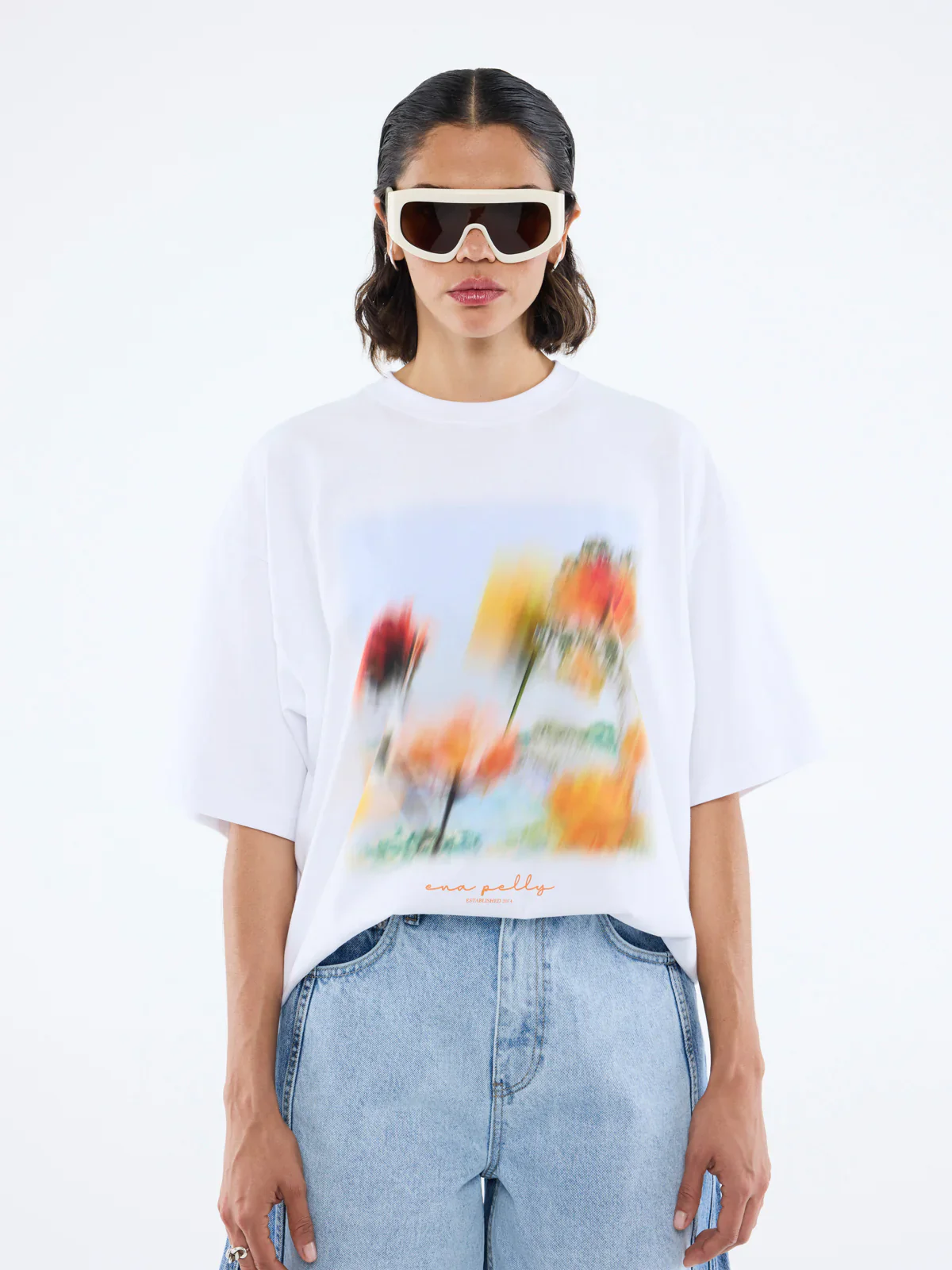 Blurred Daisy Frame - White