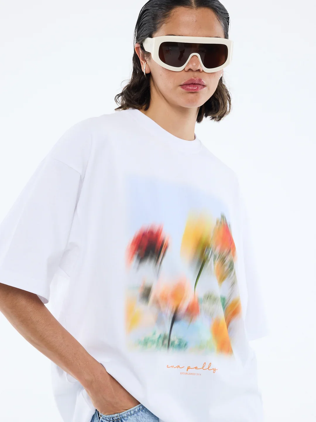 Blurred Daisy Frame - White - Image 3